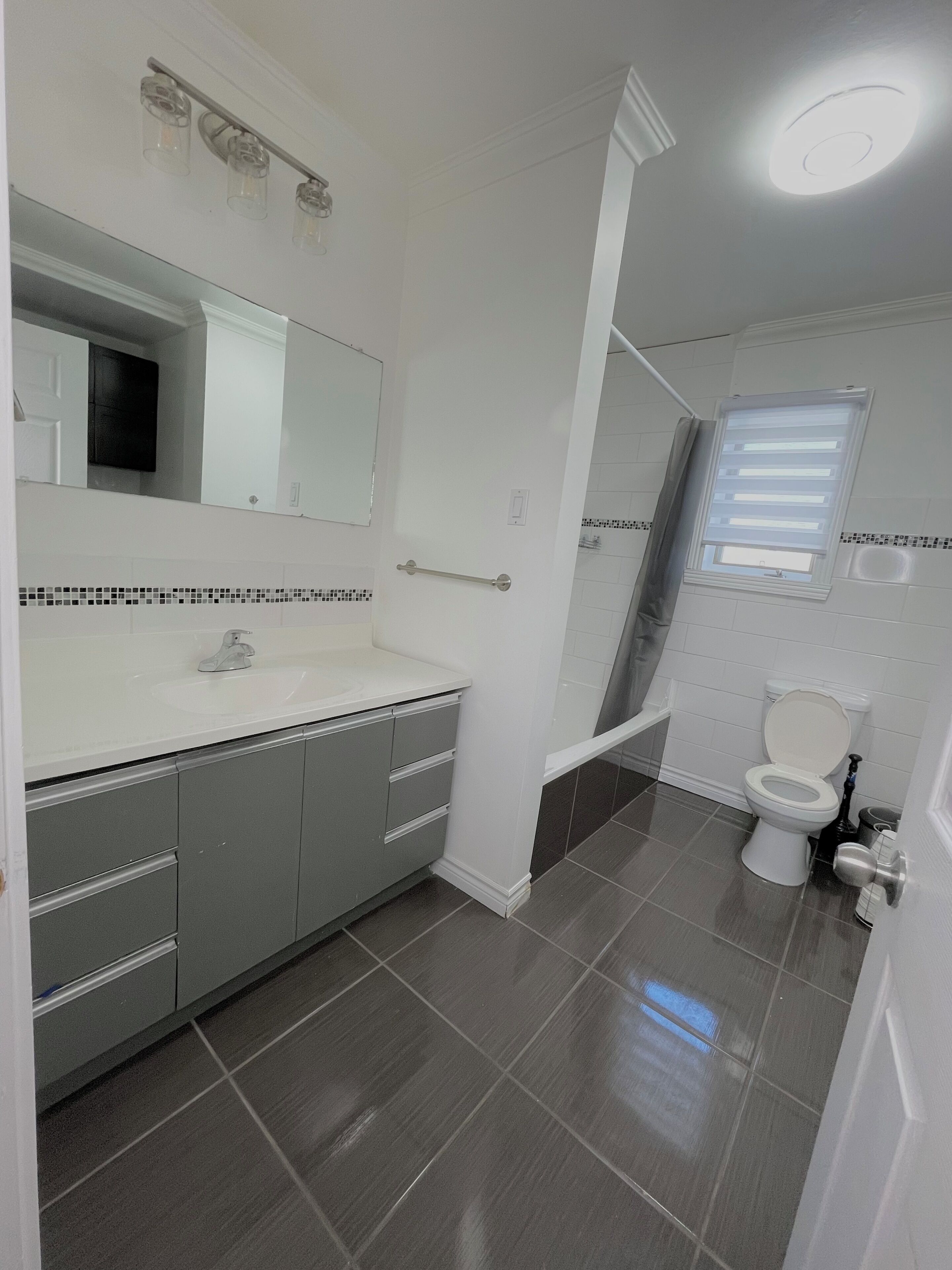 Pyyhkeet, saippua, vessapaperi