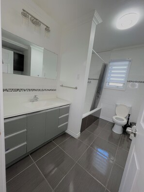 Handtücher, Seife, Toilettenpapier