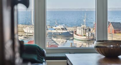 Holiday home with sea and harbor view