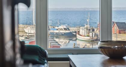 Holiday home with sea and harbor view