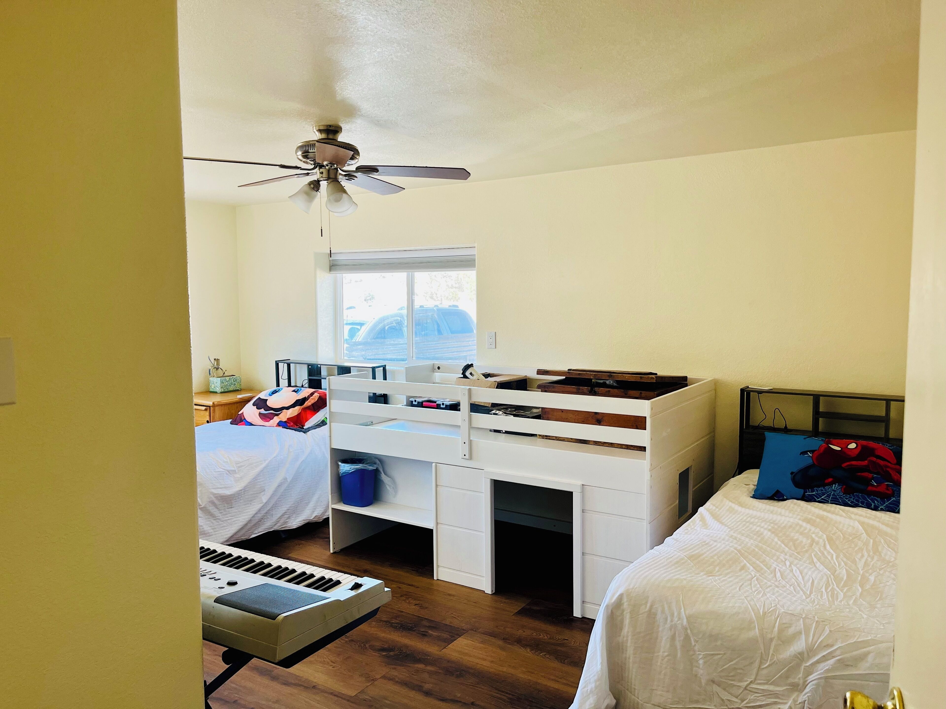 5 habitaciones, escritorio, wifi y ropa de cama 