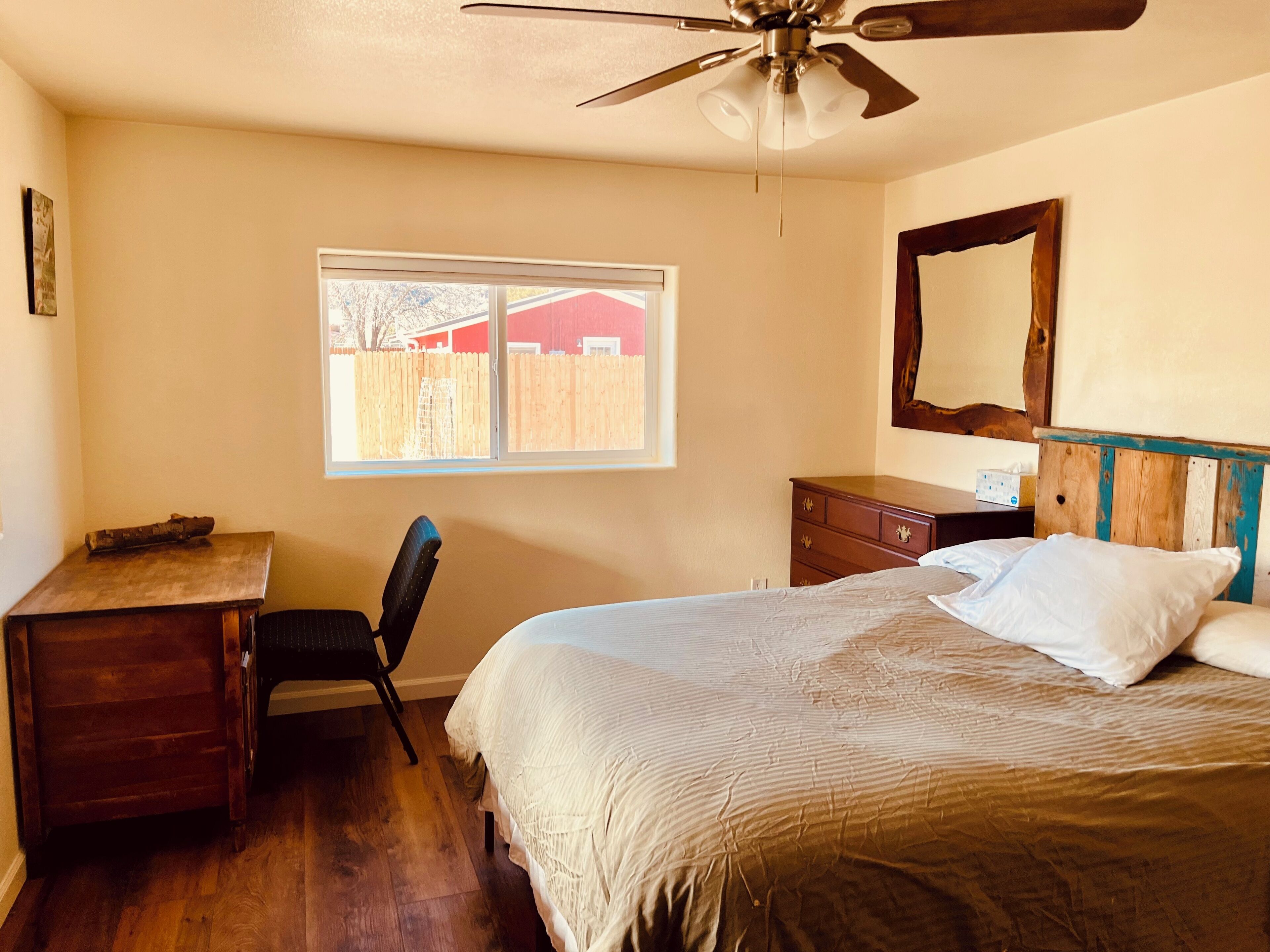 5 habitaciones, escritorio, wifi y ropa de cama 