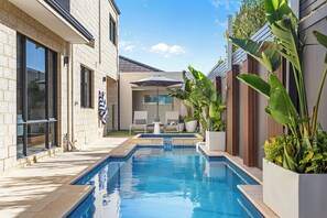 A heated pool - Oasis @ Hillarys (Hillarys)