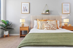 4 Schlafzimmer, Bügeleisen/Bügelbrett, Reisekinderbett, WLAN