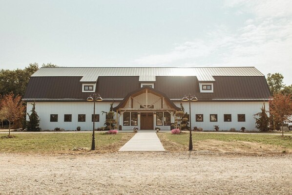 المنشأة من الخارج