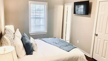 3 slaapkamers, een strijkplank/strijkijzer, wifi, beddengoed