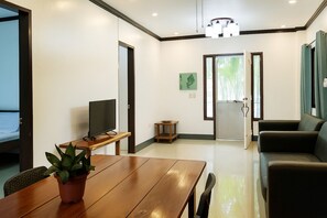 Family Double Room (House1) | Laptop workspace, free WiFi - Yayay Siargao (General Luna)