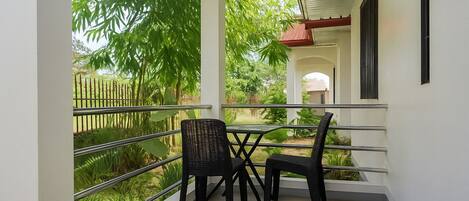 Laptop workspace, free WiFi