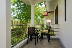 Espacio para trabajar con laptop y wifi gratis 