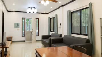 Habitación doble familiar | Espacio para trabajar con laptop y wifi gratis