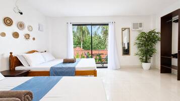 Estudio básico, balcón, vistas al patio (Apt7) | Espacio para trabajar con un portátil y wifi gratis