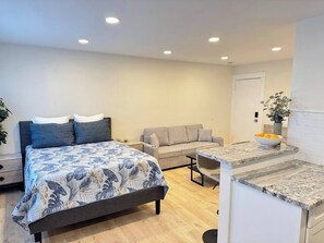 Iron/ironing board, WiFi, bed sheets