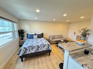 Tabla de planchar con plancha, wifi y ropa de cama 