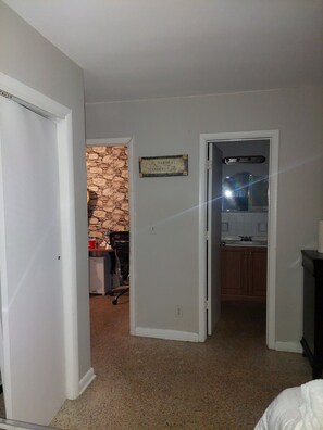 Interior - Charming 1-bedroom house with AC and WiFi in pleasant Downtown West Palm Beach (West Palm Beach)