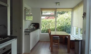 Private kitchen - Nice Bungalow With a Sunny Garden (Sint Maartensvlotbrug)