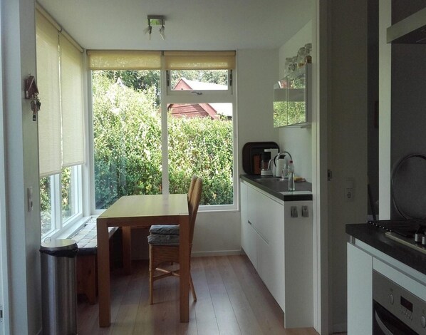 Private kitchen - Nice Bungalow With a Sunny Garden (Sint Maartensvlotbrug)