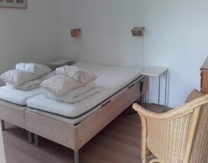 House | 3 bedrooms, individually furnished - Nice Bungalow With a Sunny Garden (Sint Maartensvlotbrug)