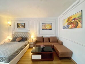 Desk, free WiFi - Bay Luxury Villa OCP2 - Self Checkin (Van Giang)