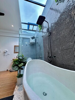 Family Quadruple Room | Bathroom | Shower, soap, shampoo, toilet paper - Bay Luxury Villa OCP2 - Self Checkin (Van Giang)