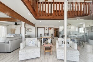 Smart TV - Stunning Beach Front Paradise (Surfside Beach)
