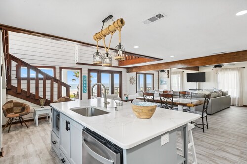Stunning Beach Front Paradise