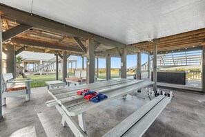 Outdoor dining - Stunning Beach Front Paradise (Surfside Beach)