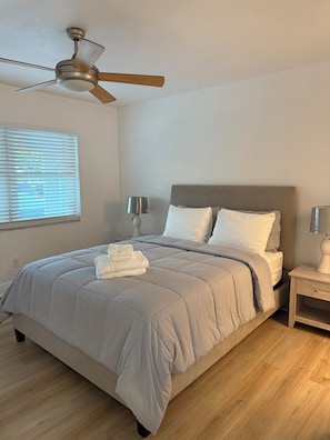 1 habitación, tabla de planchar con plancha, wifi y ropa de cama 