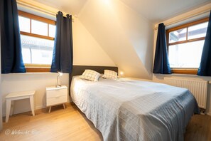 1 bedroom, desk, iron/ironing board, WiFi