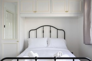 2 bedrooms, iron/ironing board, WiFi, bed sheets - Central Brighton Marina - Apartment - Sleeps 4 (Brighton and Hove)