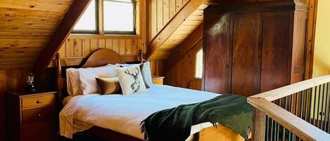 2 bedrooms, desk
