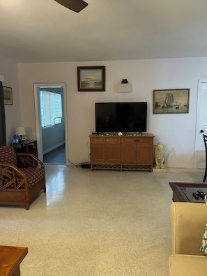 Smart TV, stereo - Near the beach serenity (St Croix)