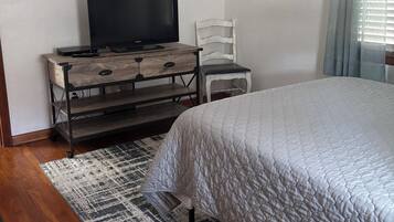 2 bedrooms, desk, iron/ironing board, travel crib