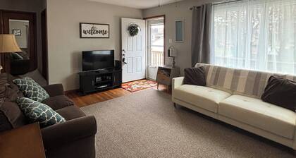 Charming 2-bedroom house with WiFi, AC in superb Bedford