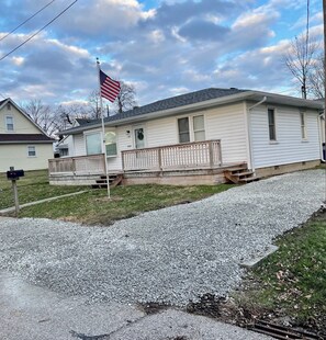 Exterior - Charming 2-bedroom house with WiFi, AC in superb Bedford (Bedford)