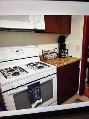 Microondas, horno, placa de cocina, cafetera/tetera