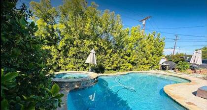 Gorgeous House with Pool , Jacuzzi , Ping pong Table , Foosball & GYM