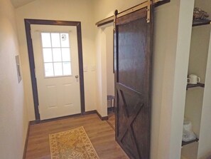 Interior - Unique tiny cabin with serene woodland views in Hot Springs National Park (Hot Springs)