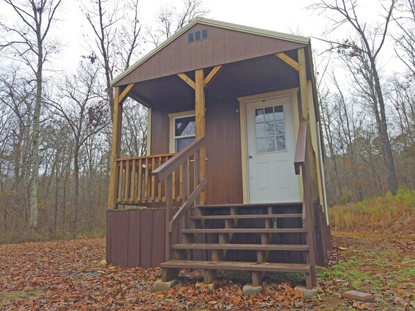 Exterior detail - Unique tiny cabin with serene woodland views in Hot Springs National Park (Hot Springs)