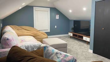 3 makuuhuonetta, vauvan matkasänky, ilmainen Wi-Fi, vuodevaatteet