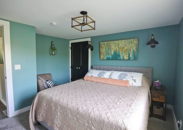 3 bedrooms, travel cot, free WiFi, bed sheets