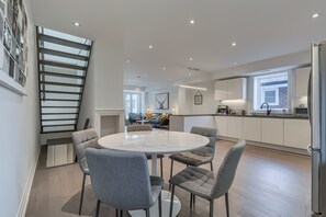 Dining - Modern 2-Story with Beautiful Rooms, Fully Equipped Kitchen – The William Manor (Toronto)
