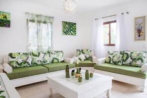TV - Villa Retreat in Ibiza, Punta Cana (Punta Cana)