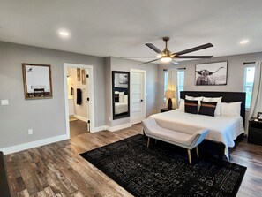 3 habitaciones, caja de seguridad en la habitación y escritorio