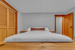 6 quartos, escrivaninha, ferros/tábuas de passar roupa, Wi-Fi