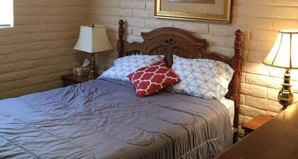 2-bedroom condo with AC, WiFi in Glendale