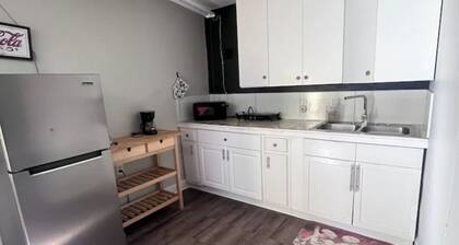 Charming studio with AC and WiFi in wonderful Lawrenceville