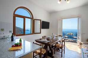 Dining - Casa Michele, Spacious Italian Retreat: Tranquil Oasis with Breathtaking Views in Praiano (Praiano)