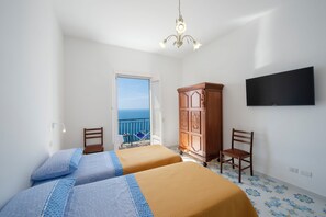 2 bedrooms, iron/ironing board, WiFi, bed sheets - Casa Michele, Spacious Italian Retreat: Tranquil Oasis with Breathtaking Views in Praiano (Praiano)