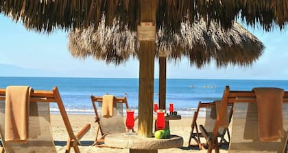 El Tigre Deluxe, 2BR, with large terrace, Golf views & BBQ