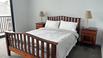 3 habitaciones, tabla de planchar con plancha, wifi y ropa de cama